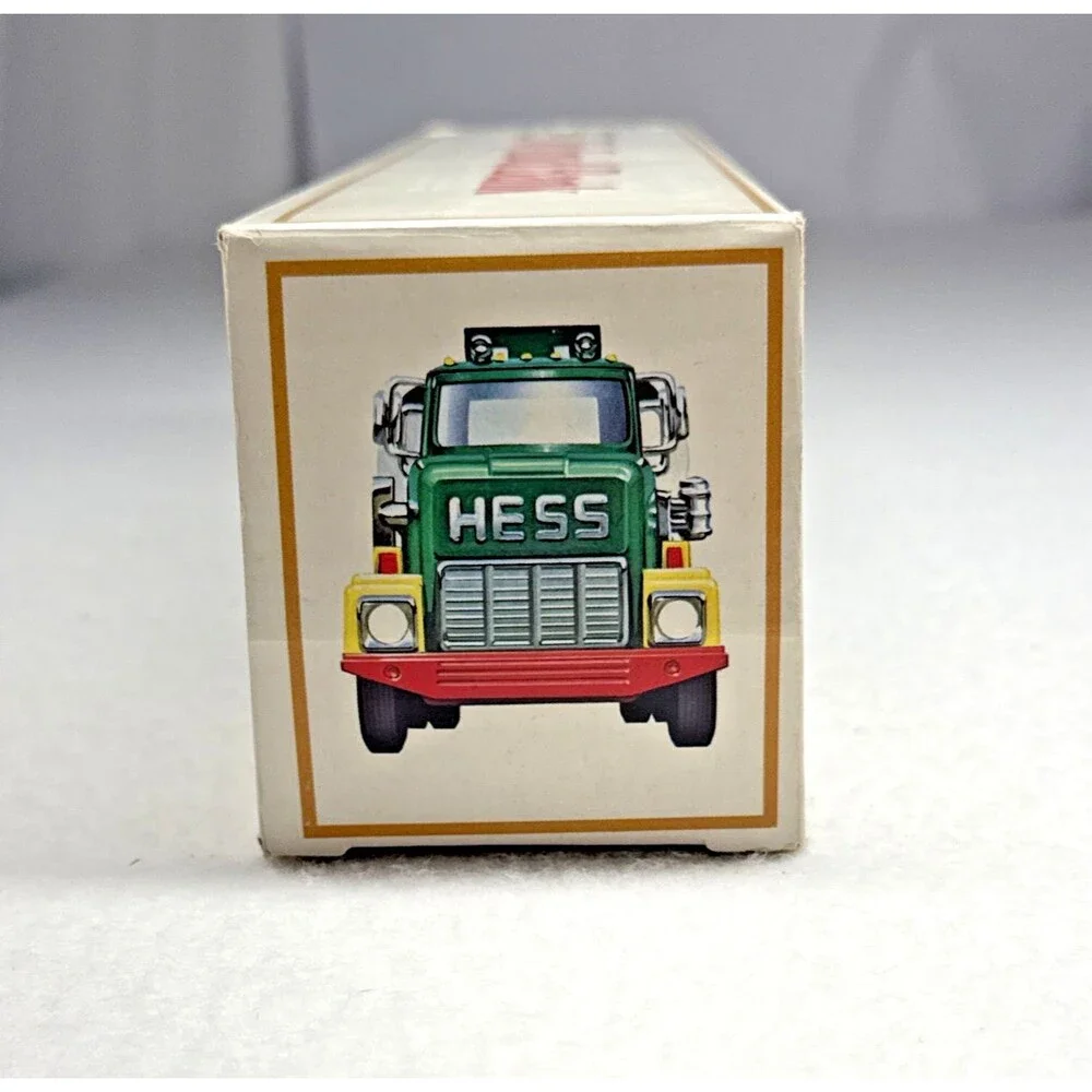 Hess 1984 Fuel Oil Gasoline Tanker Truck Bank Vintage Collectible w/ Box